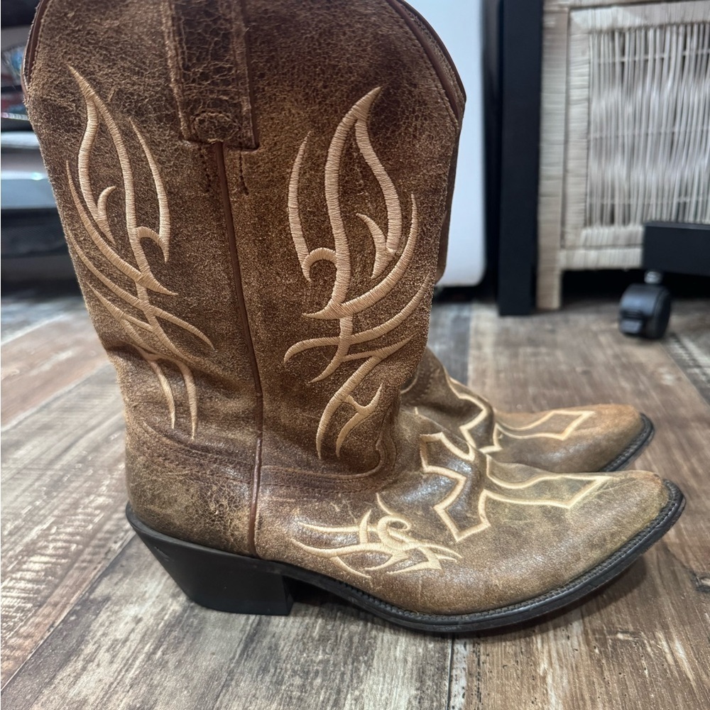 Justin Woman’s Brown Heeled Boots Cross Design Sz 9